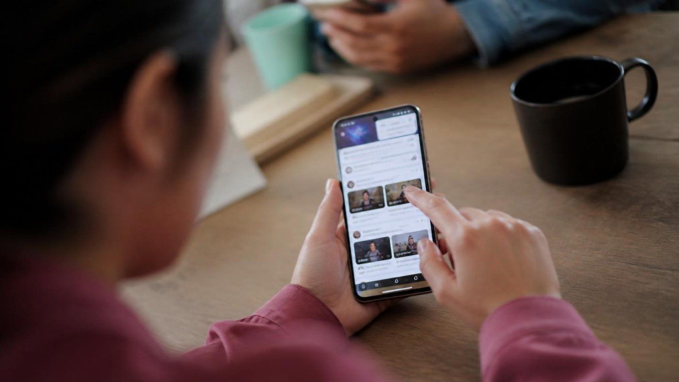Facebook ya responde por ti: su buscador resume publicaciones y Meta prepara planes con IA desde 3,99 dólares