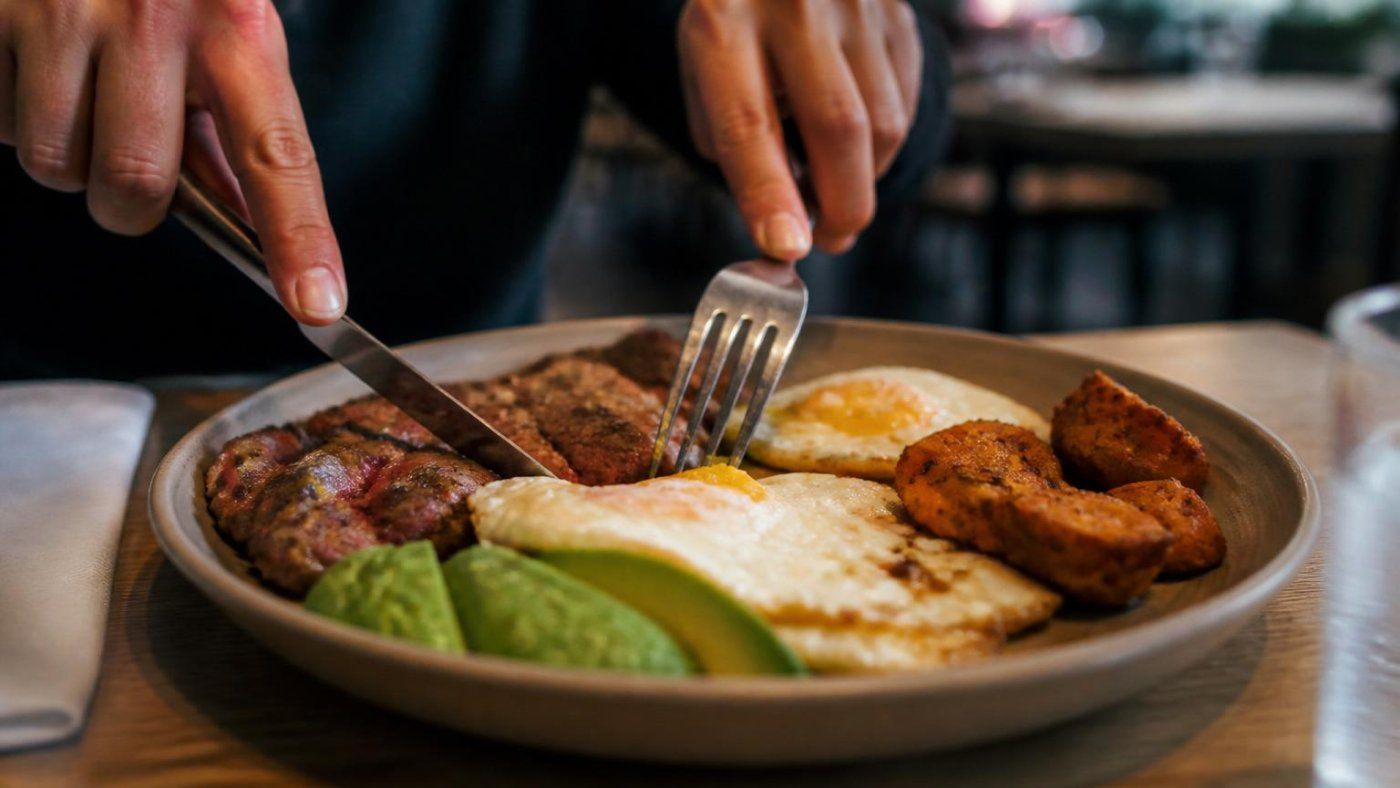 Un plato de 18-20 euros salió frío y mal cocinado: el restaurante acabó retirándolo de la cuenta Un plato de 18-20 euros salió frío y mal cocinado: el restaurante acabó retirándolo de la cuenta