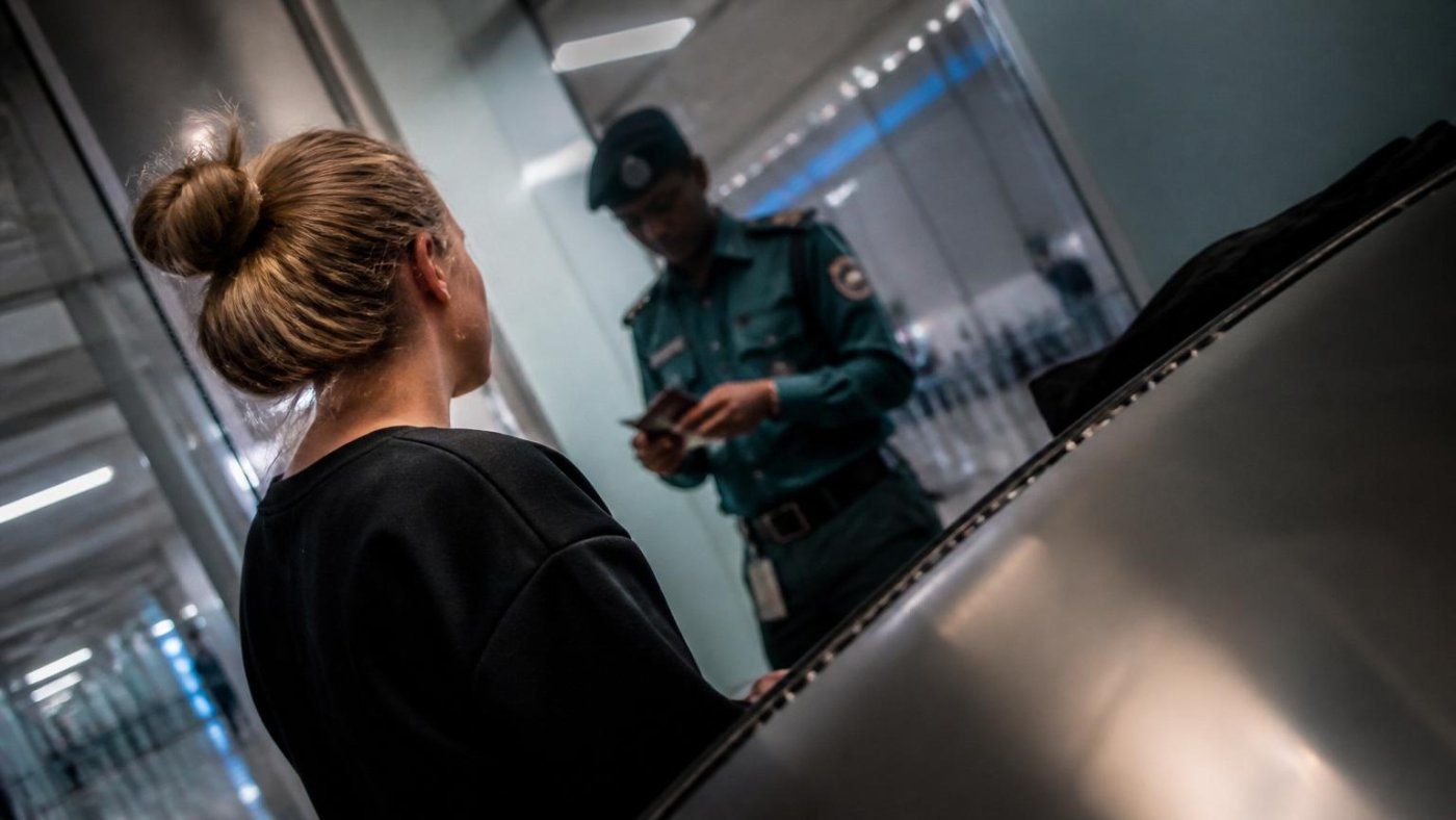 Un pasaporte retenido y un billete de ida complican en Dubái el caso de una británica acusada de asesinato