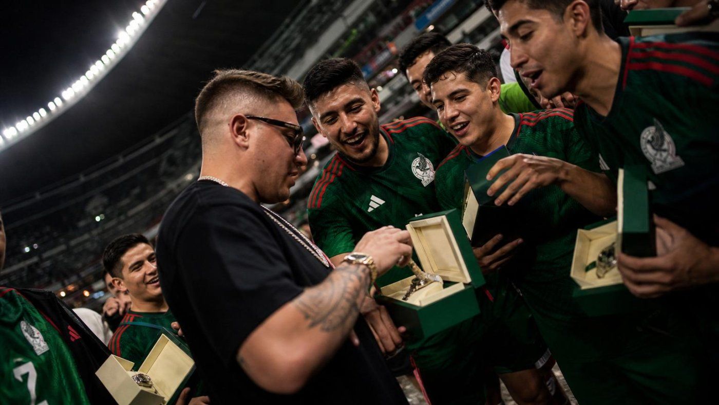Ganó US$2 millones apostando por México y los jugadores le devolvieron Rolex por más de US$1 millón