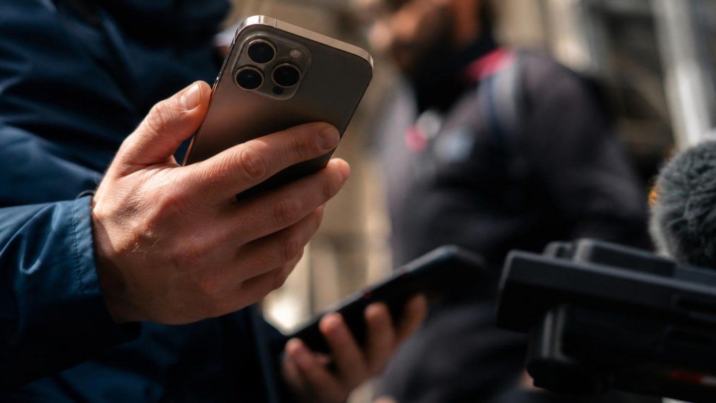 Prosser admite la llamada sobre iOS 26, pero pide archivar la demanda de Apple por falta de daños