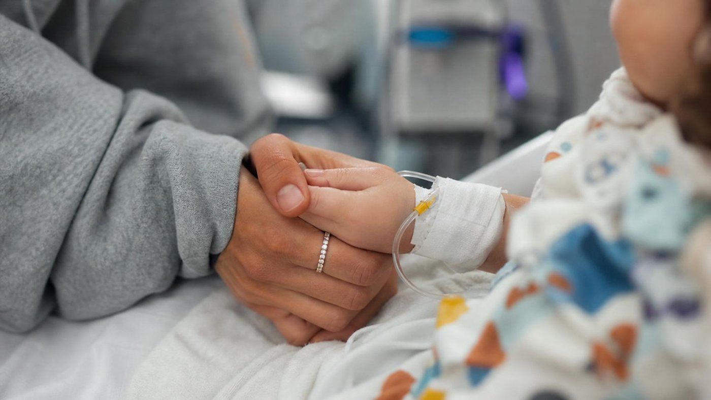 Nara Smith revela que su hija de 2 años tiene cáncer y ya empezó quimioterapia