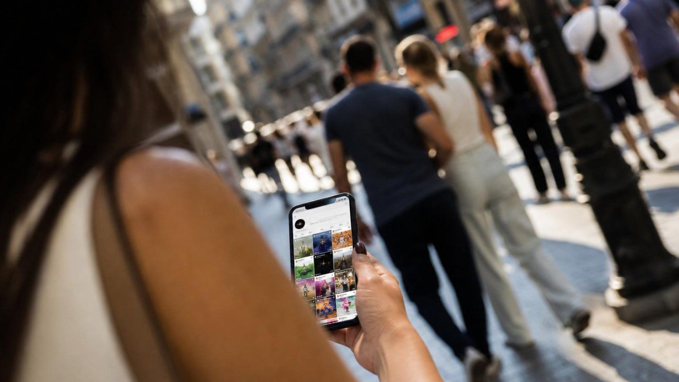 Un perfil de IA superó 1 millón de seguidores en dos semanas mientras vendía sin identificarse con claridad