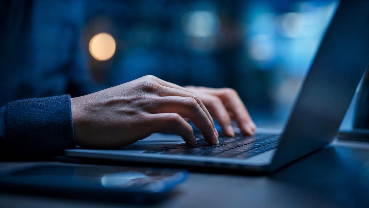 El 36 % usa su correo principal en todas partes: así empieza una filtración sin hackeo en casa