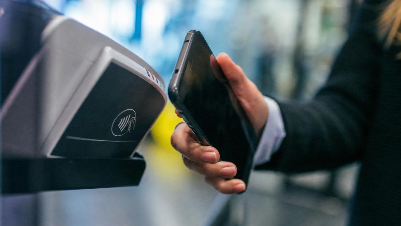 Stripe y Advent ofrecen 53.400 millones por PayPal mientras la firma planea recortar el 20% de su plantilla