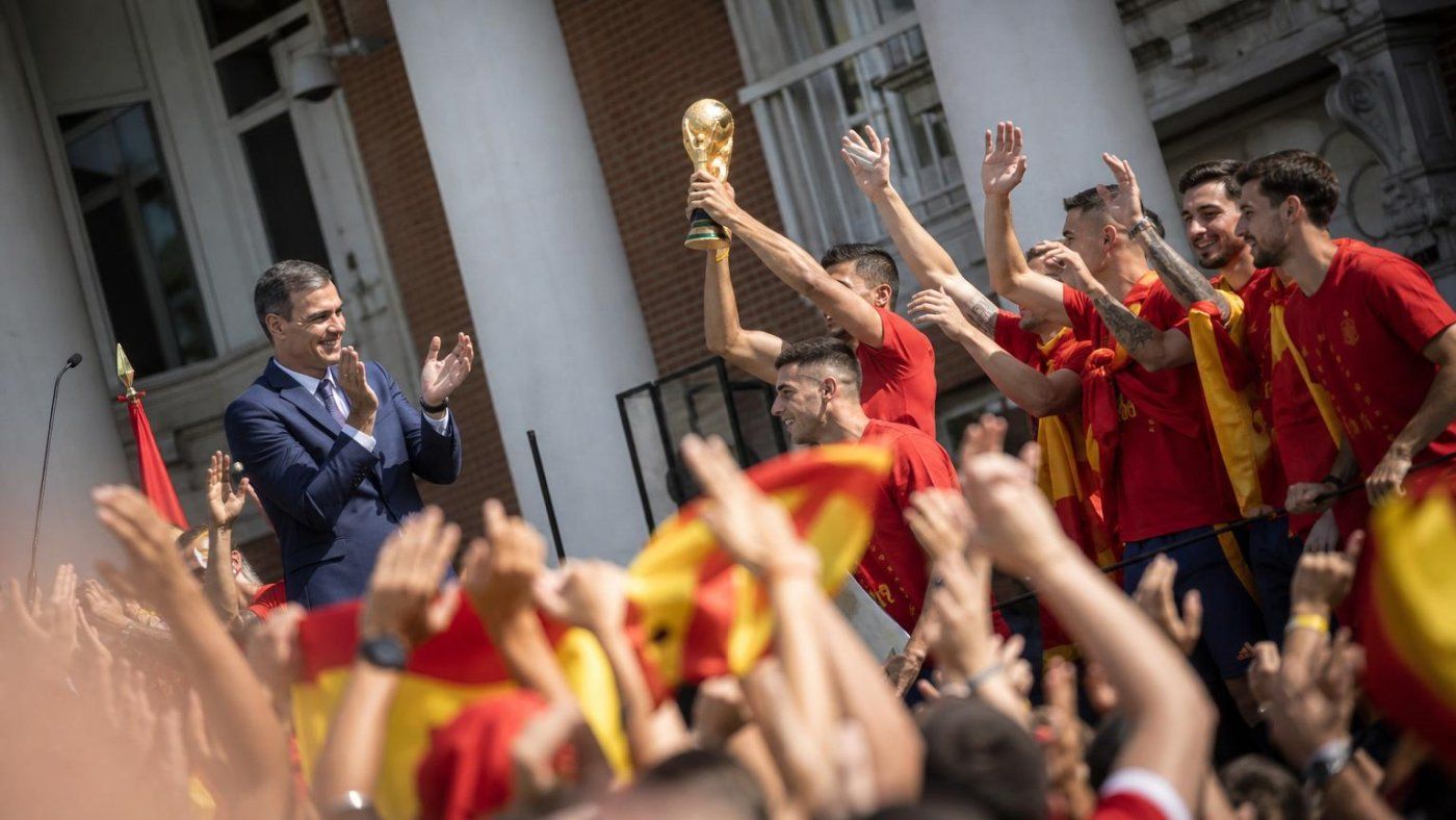España celebra el Mundial 2026 en La Moncloa mientras Sánchez cierra en Argelia la crisis del gas