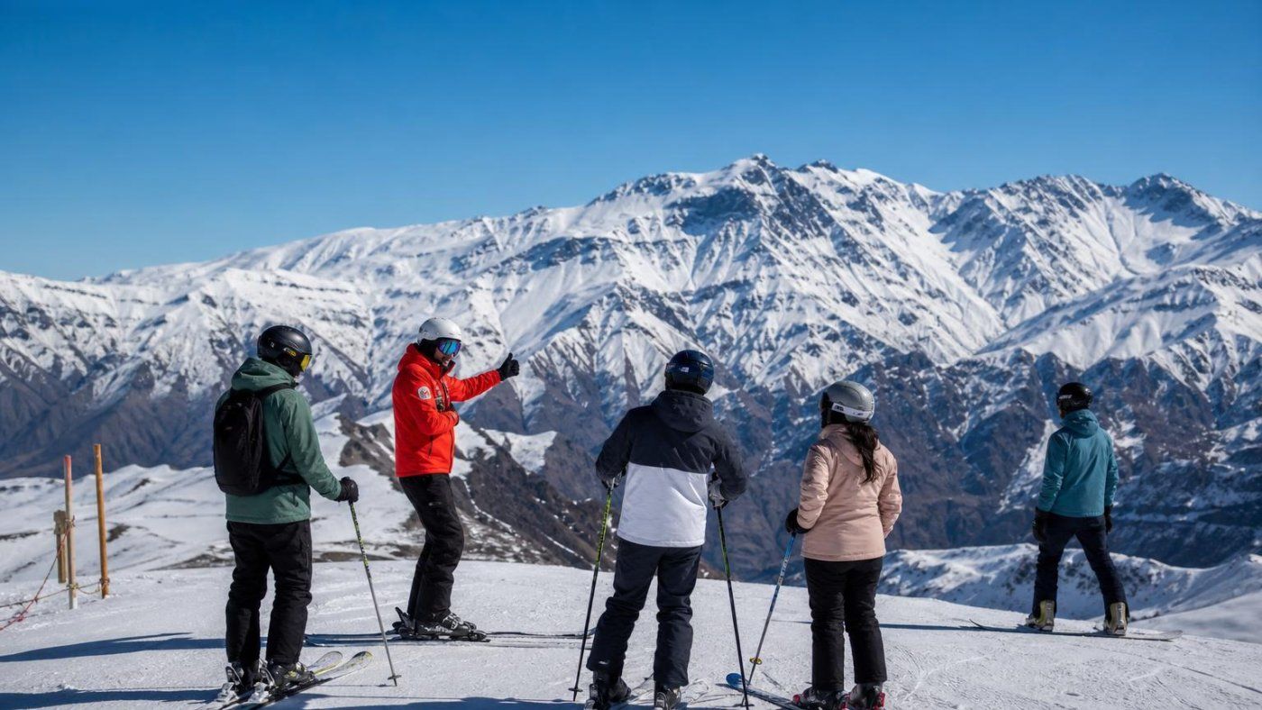 Valle Nevado suspende a un instructor tras denuncia de racismo: “me llamó mono y me mandó a Brasil”