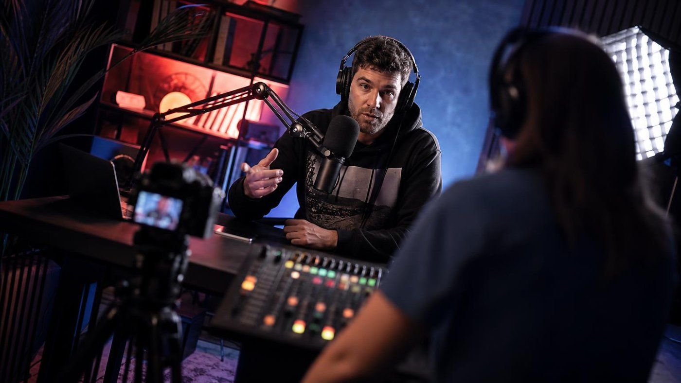 El contenido de extrema derecha ya supera a los medios digitales tradicionales entre podcasts e influencers