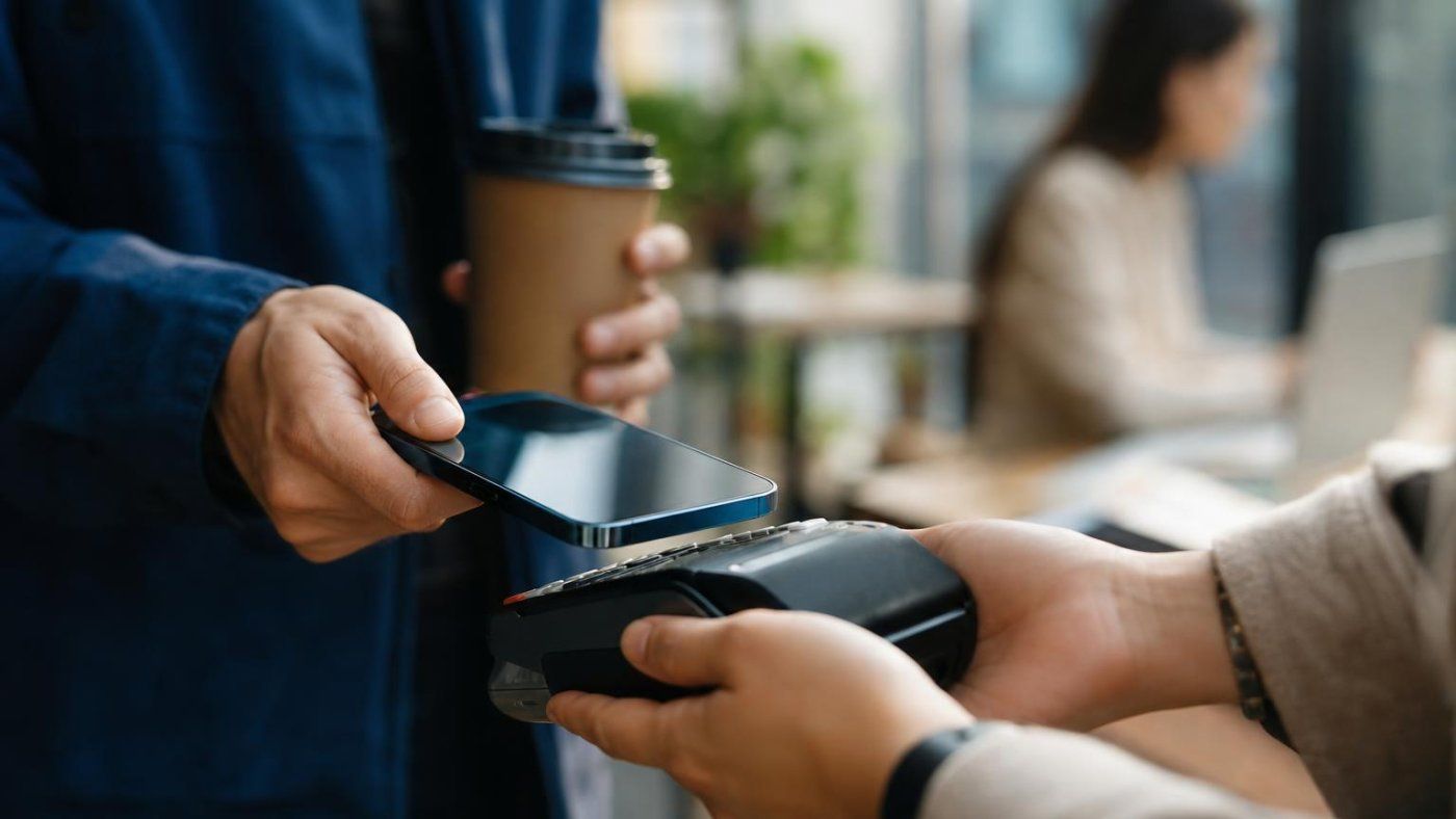 Apple baja del 30% al 26% sus comisiones en la UE, pero ata 12 meses la vía de pago elegida