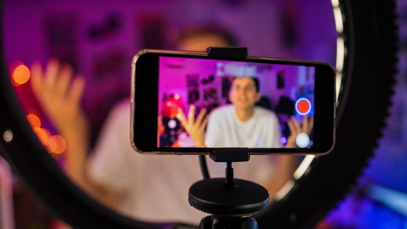 El 56,4% sigue a influencers, pero el 69,8% ya percibe abuso de publicidad encubierta