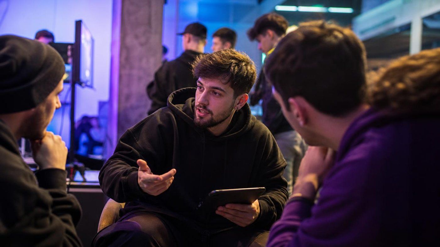 AuronPlay ofrece 1.500 euros por “farmear aura” en Barcelona con sede secreta y acceso por #AuraPlay