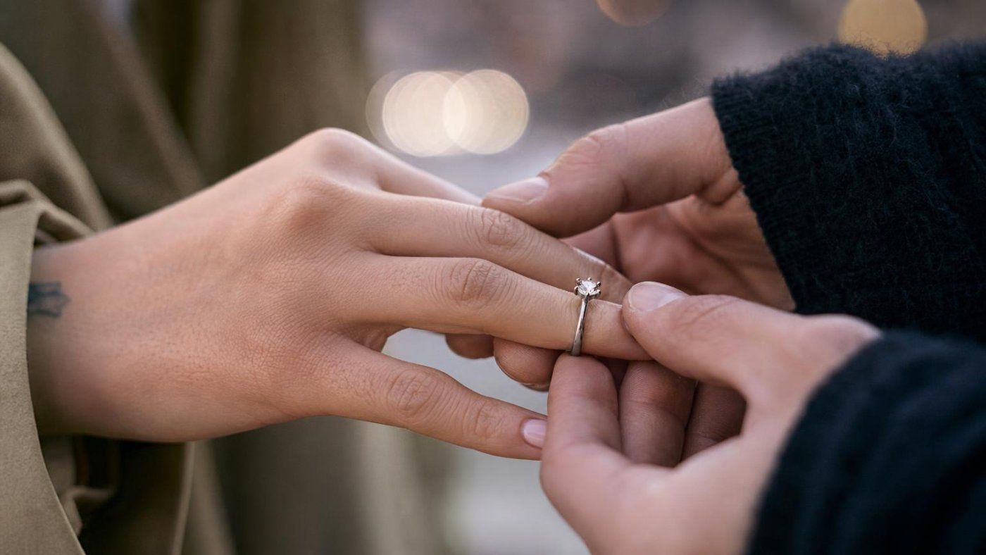 IlloJuan sitúa su boda con Lola Índigo en 2026: del rumor de abril de 2025 al “me caso” en un directo IlloJuan sitúa su boda con Lola Índigo en 2026: del rumor de abril de 2025 al “me caso” en un directo