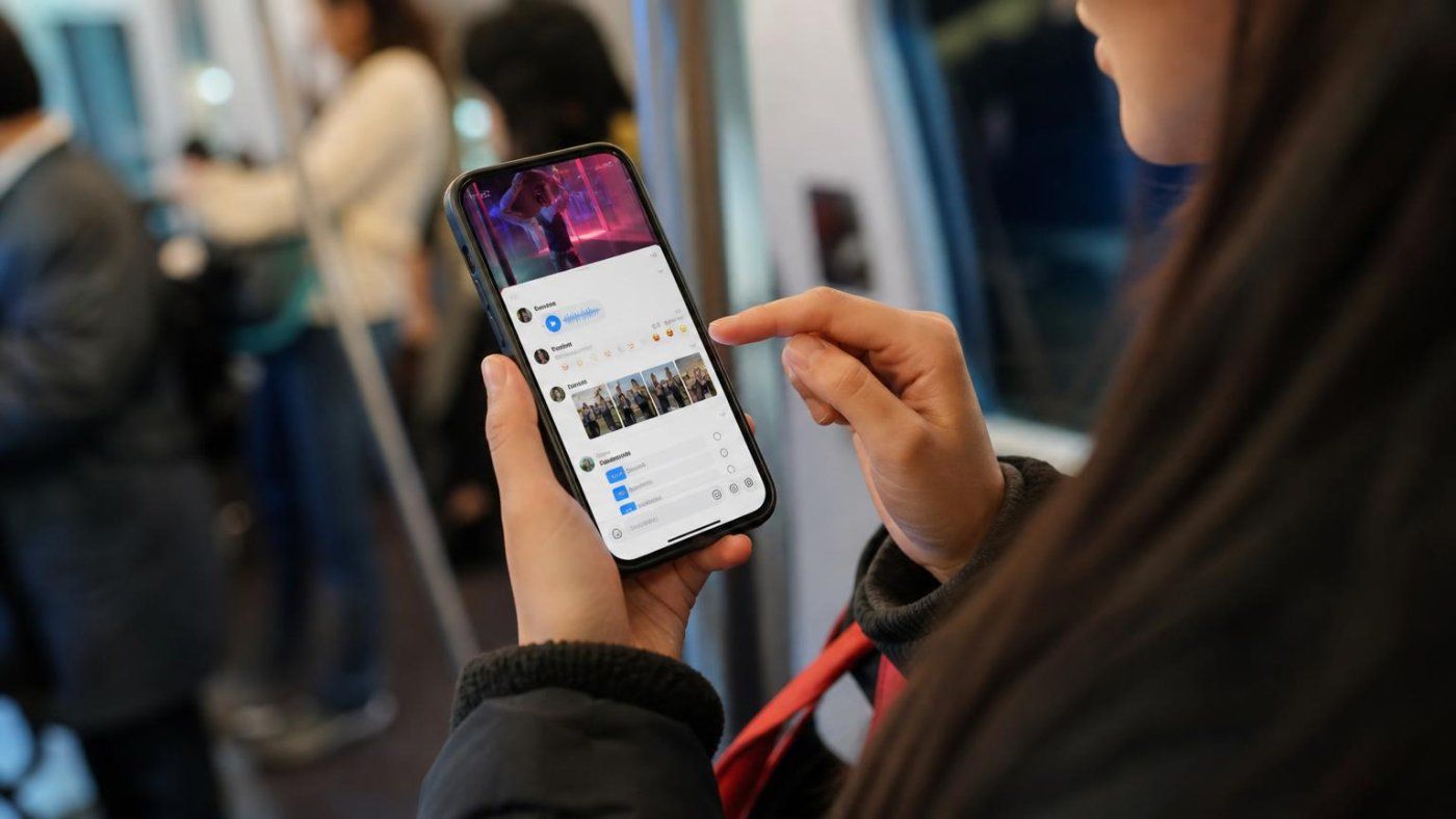 TikTok convierte los comentarios en mini feed: audios de 1 minuto, encuestas y carruseles de 9 fotos