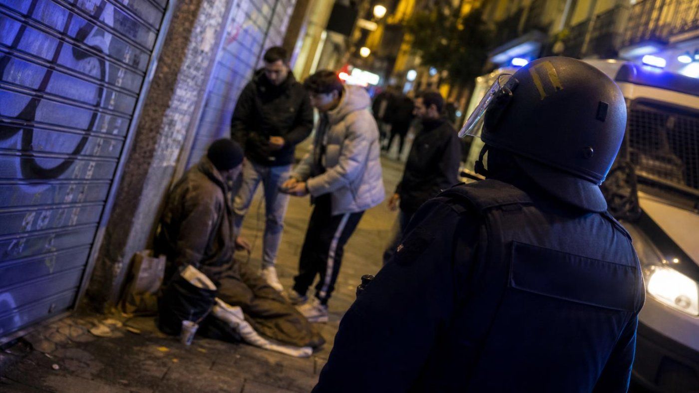 La Policía intervino varias veces en Lavapiés mientras Willyrex se hacía pasar por una persona sin hogar