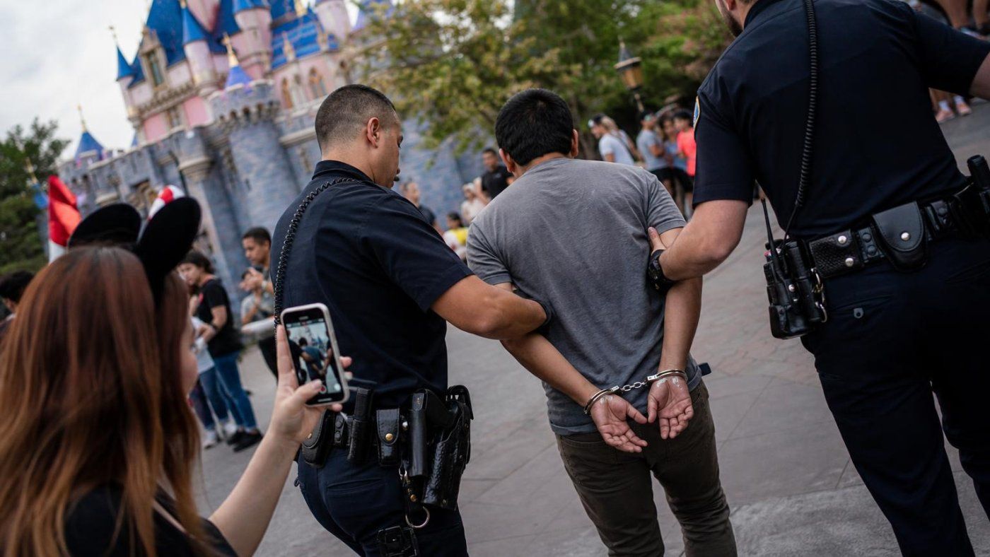 Un directo en Disneyland acaba con una denuncia por agresión sexual y una detención el 23 de septiembre