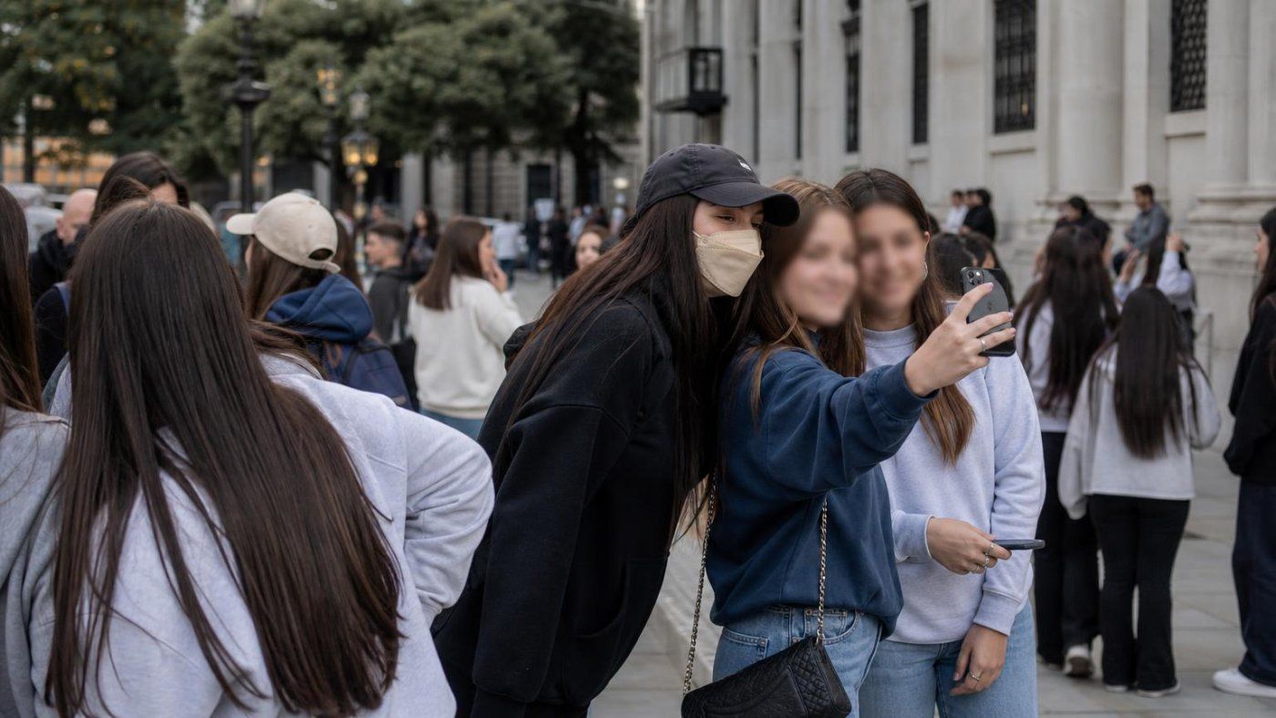La influencer María Reus Huang, con 2 millones de seguidores, volvió a hacerse fotos tras una agresión en la calle