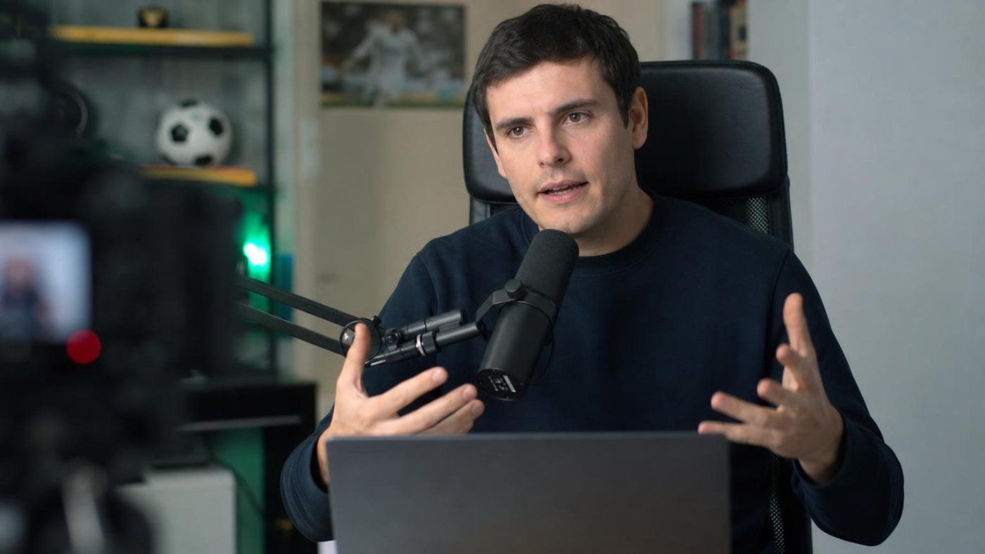 La Fiscalía investiga a Iñaki Angulo por llamar a Bellerín "maricón encubierto" en un directo