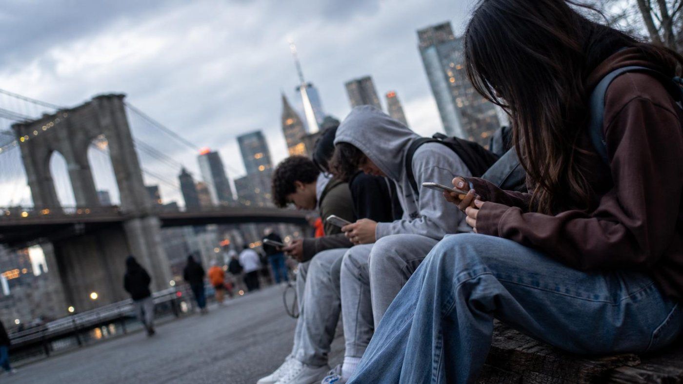 Nueva York acusa a TikTok de ofrecer a menores un botón para reiniciar el feed que no cambió nada