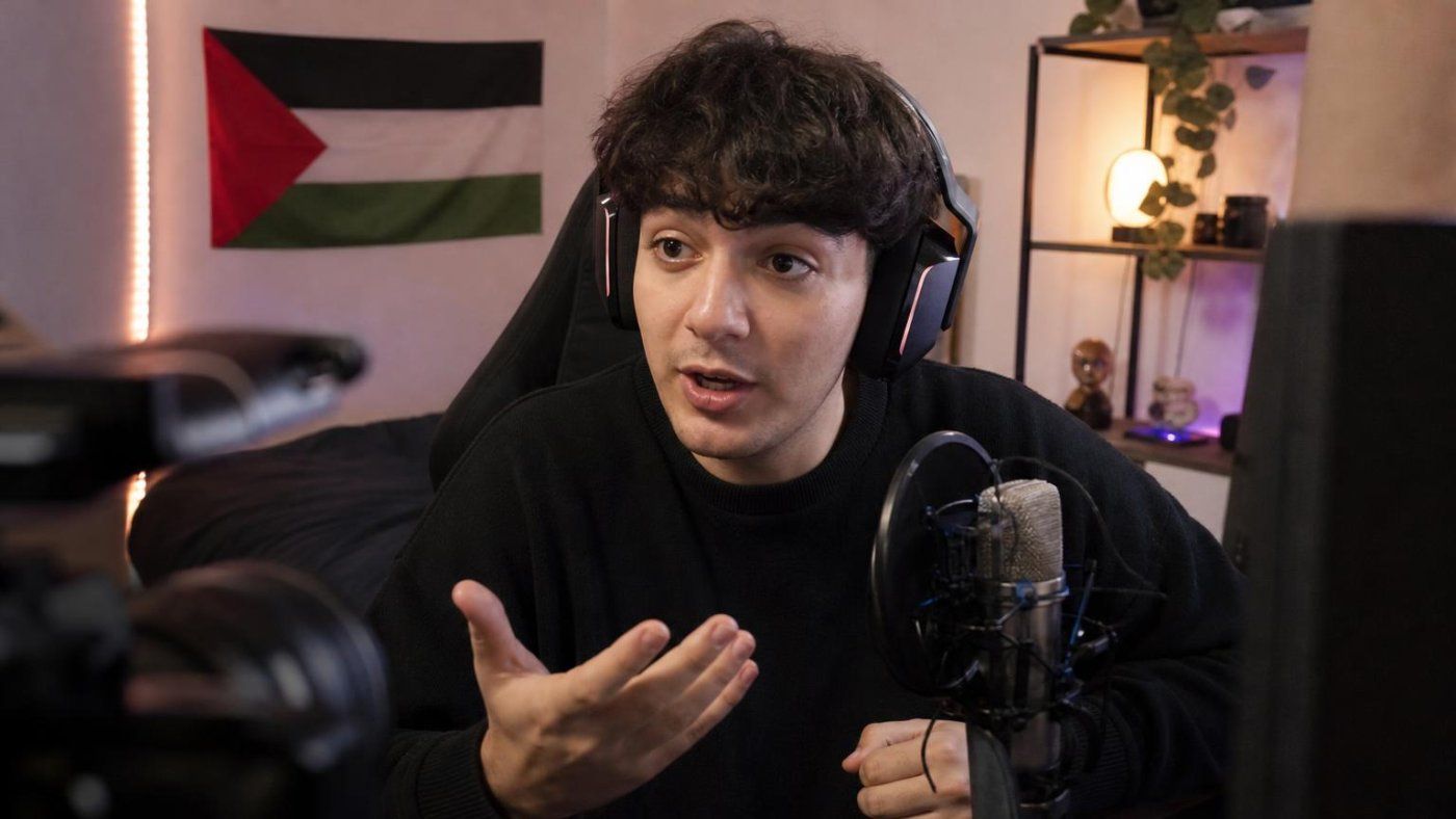 Miguelillo mantiene la bandera de Palestina en su fondo de Twitch pese a las críticas en Twitter