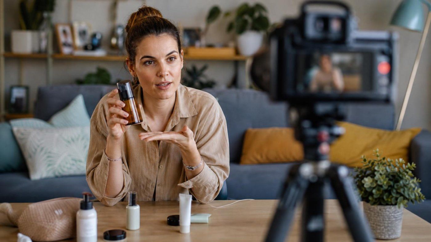 Solo 1 de cada 4 españoles recuerda campañas con influencers: el 36 % rechaza a quien recomienda sin saber