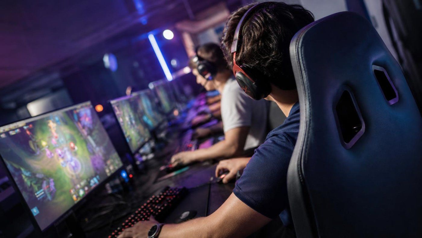 PEGI sube a 16 los juegos con cajas de botín: League of Legends, Brawl Stars y Genshin ya entran