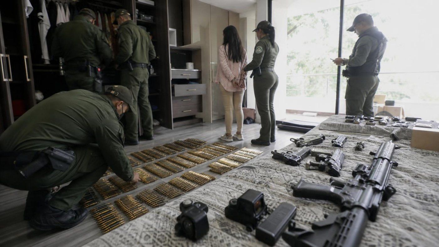 Un embargo por arriendo en Cali destapó 977 cartuchos, un fusil Colt y dos Glock Un embargo por arriendo en Cali destapó 977 cartuchos, un fusil Colt y dos Glock