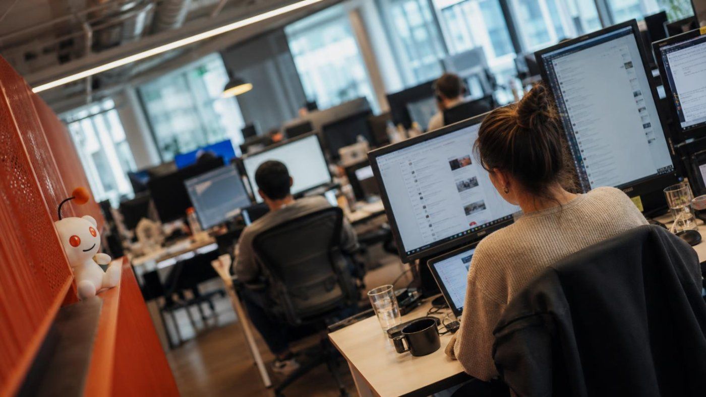 Reddit gana 53% más y aun así prepara el cierre de su acceso abierto para frenar a la IA